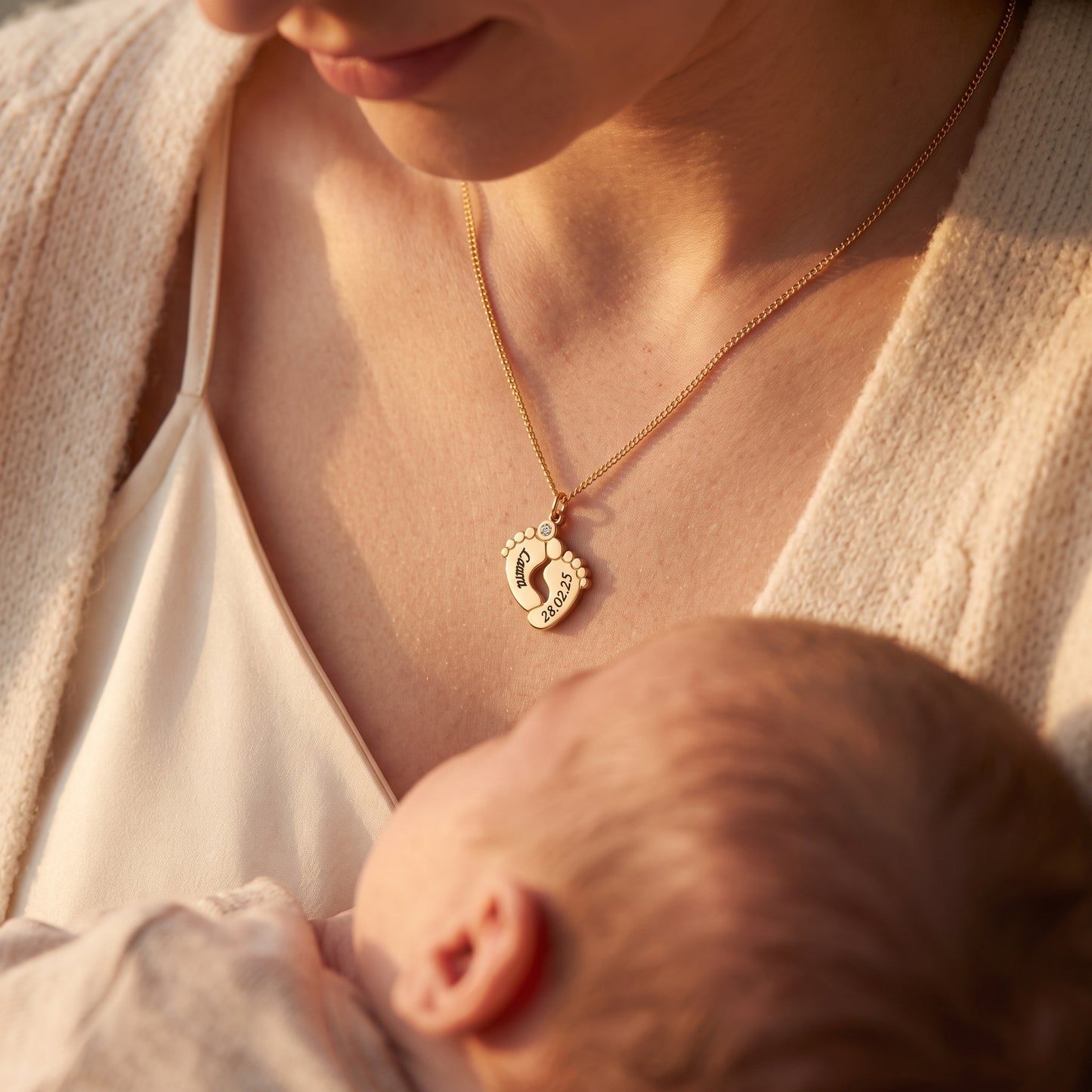 SB203-Baby-Fussabdruck-Wearing-gold-3.jpg