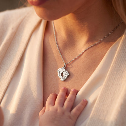 SB203-Baby-Fussabdruck-Wearing-silver-1.jpg